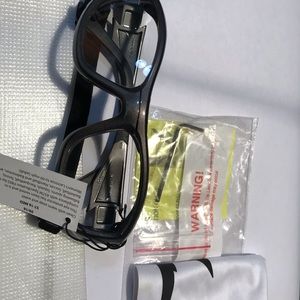 - New Eyewear sports Goggles new " tag " no box